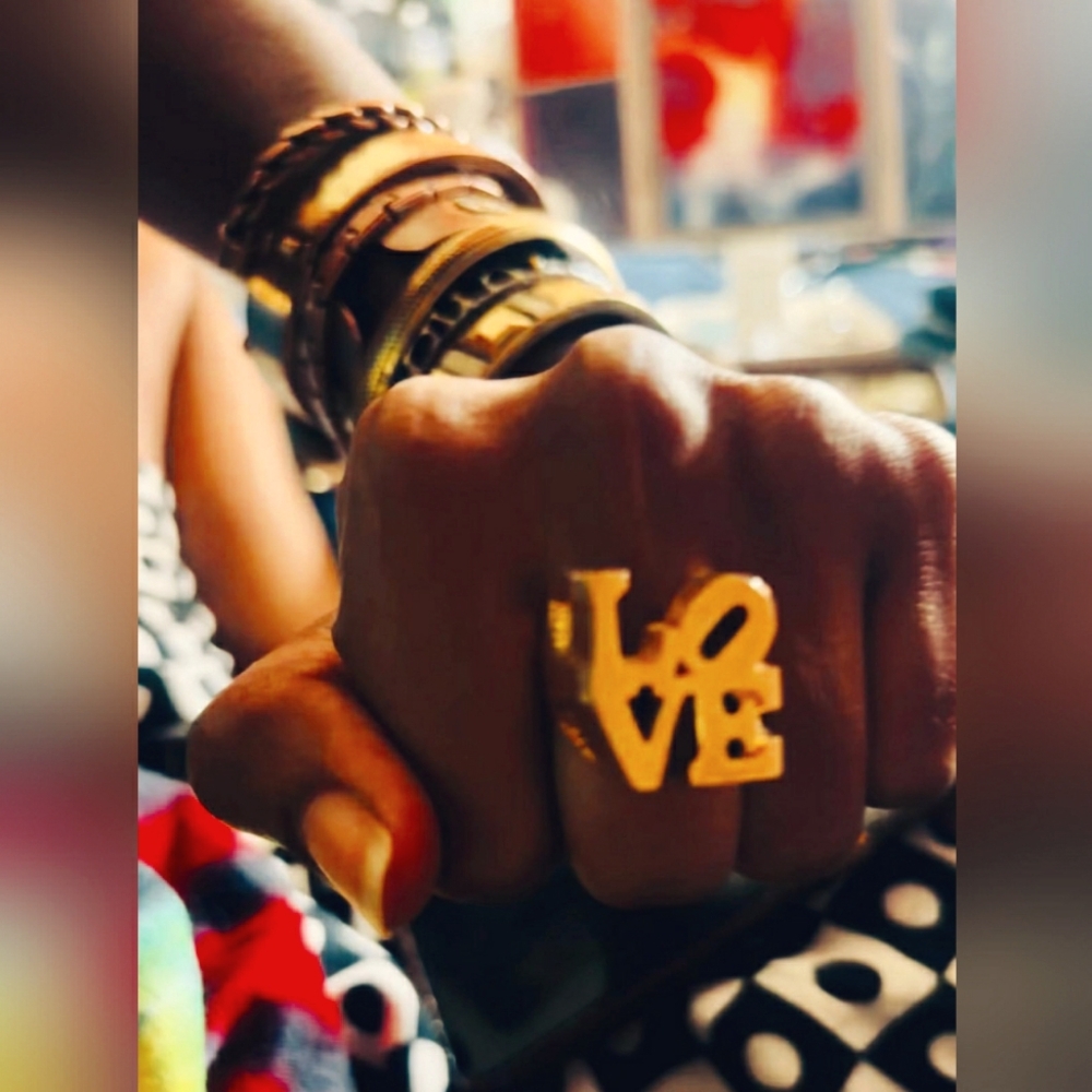 Gold-plated "LOVE" Ring - Picture 2 of 2